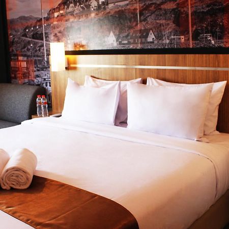 Bliss Soetta Hotel Semarang Buitenkant foto