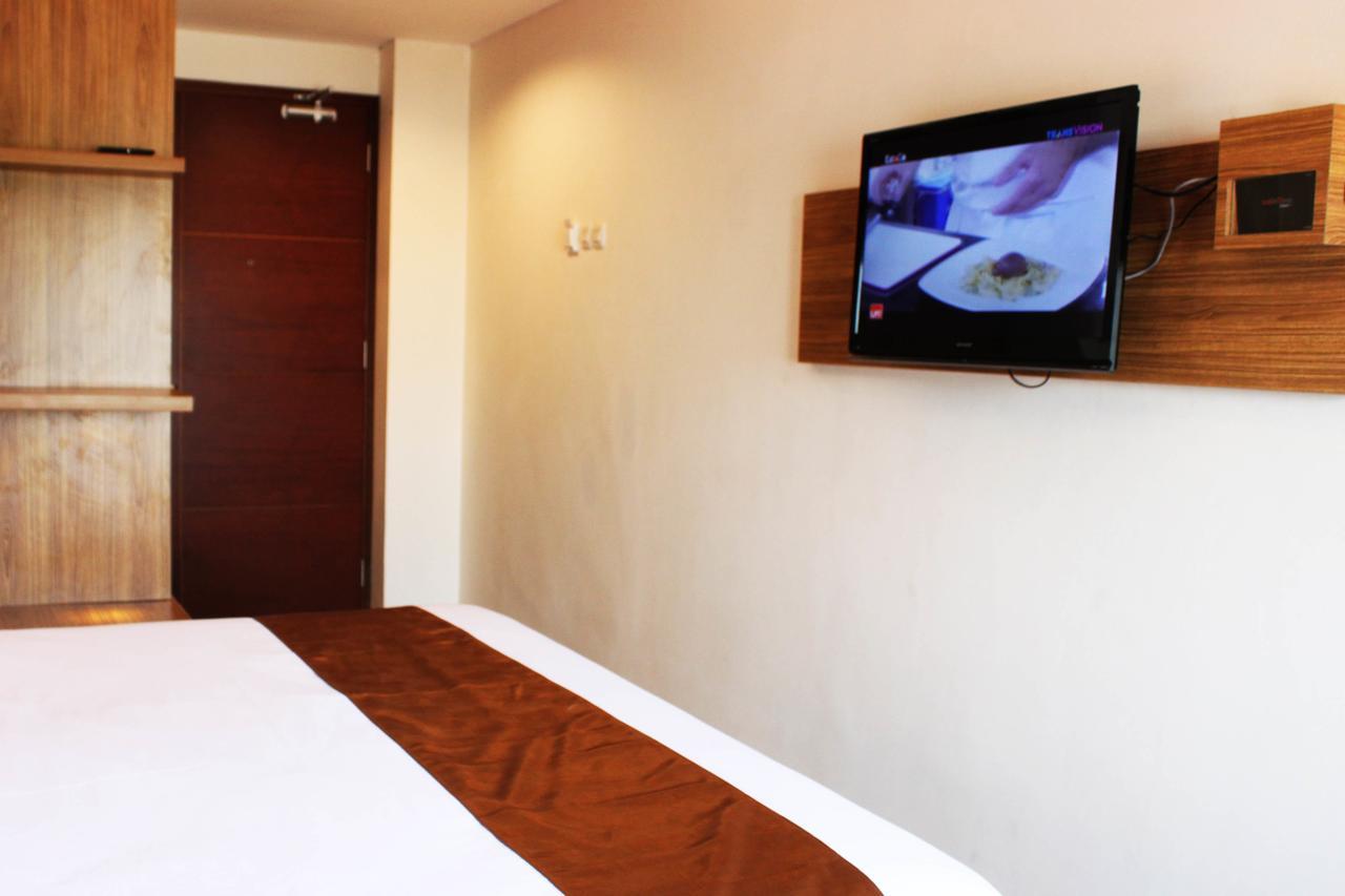 Bliss Soetta Hotel Semarang Buitenkant foto